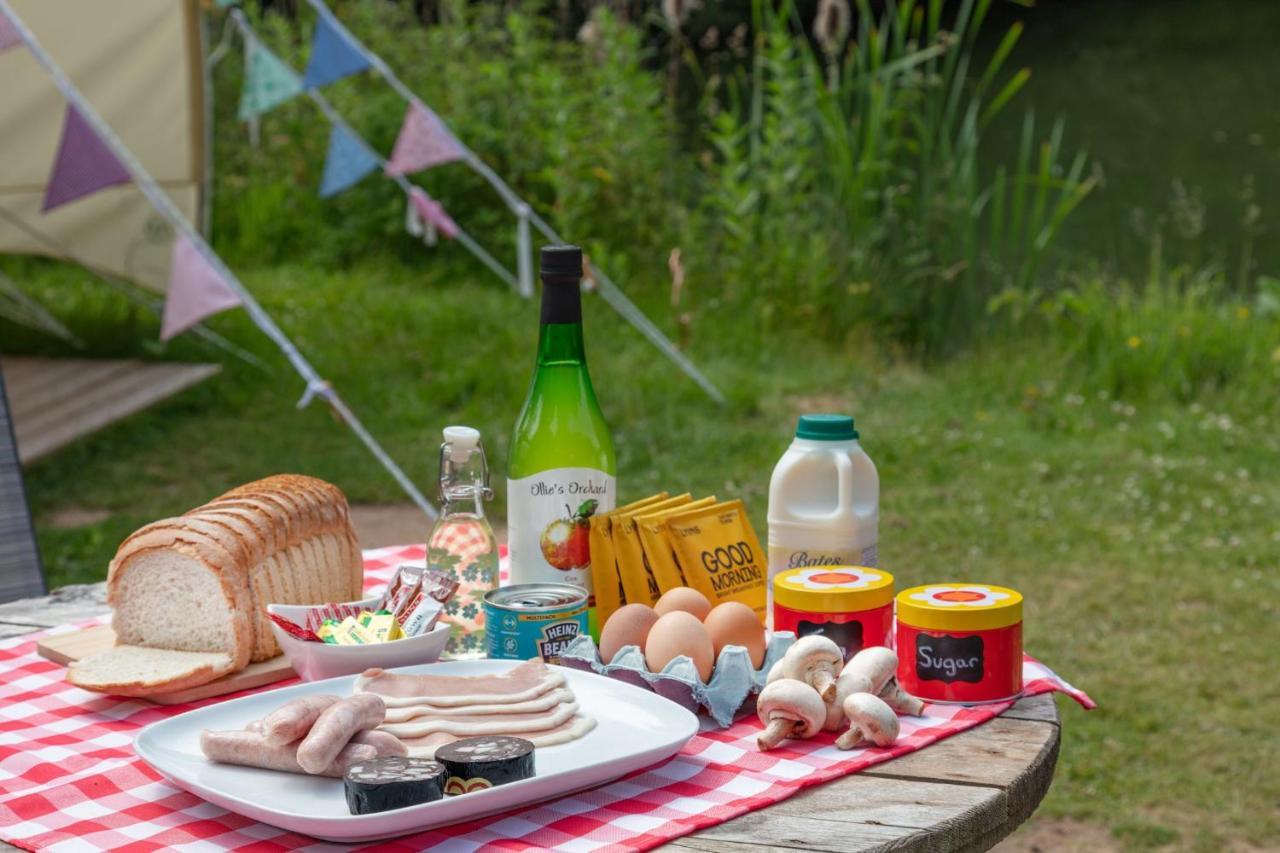 Lloyds Meadow Glamping 호텔 체스터 외부 사진